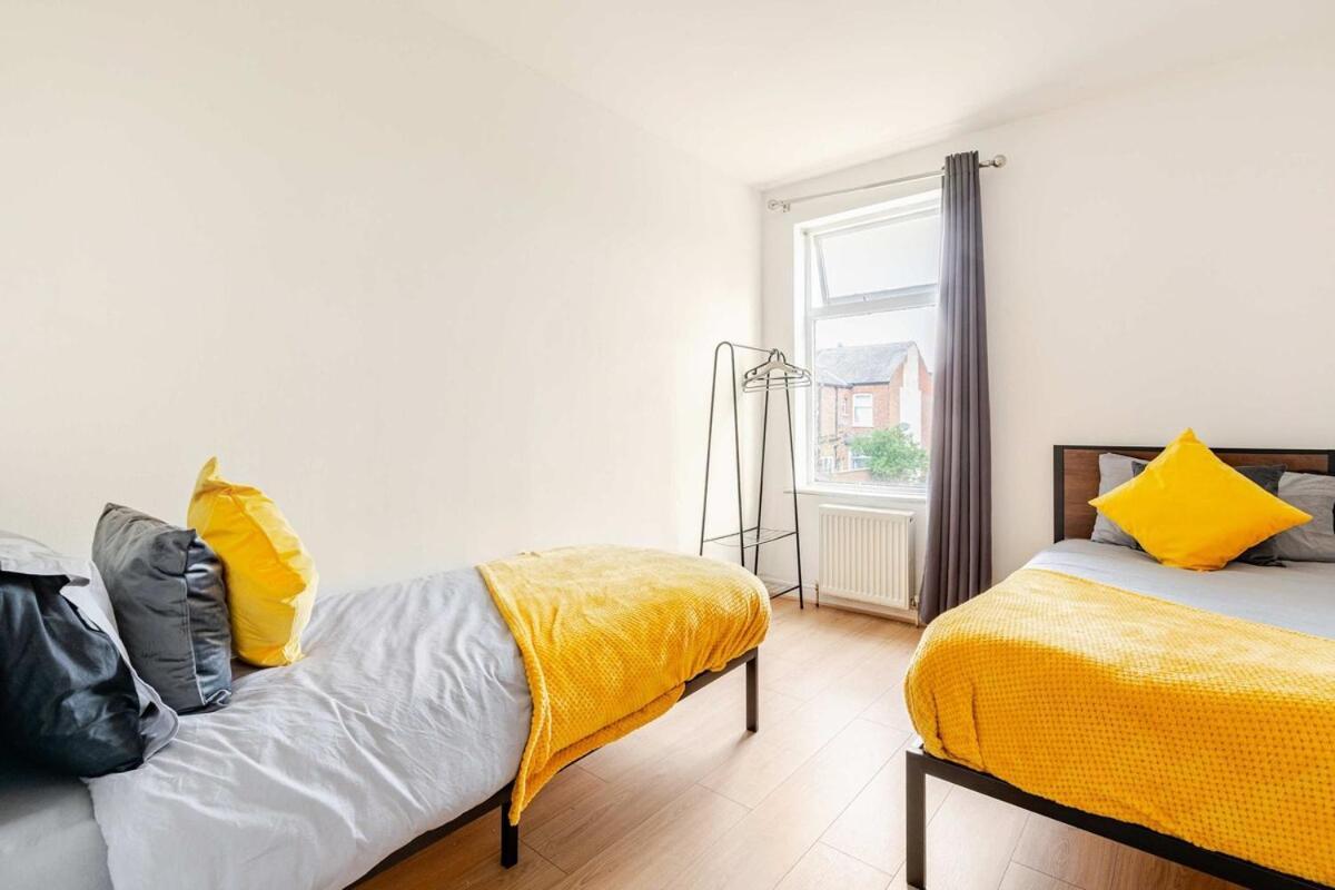2 Min Walk Etihad Stadium & Coop Arena - 3Br, Free Parking Манчестер Екстер'єр фото