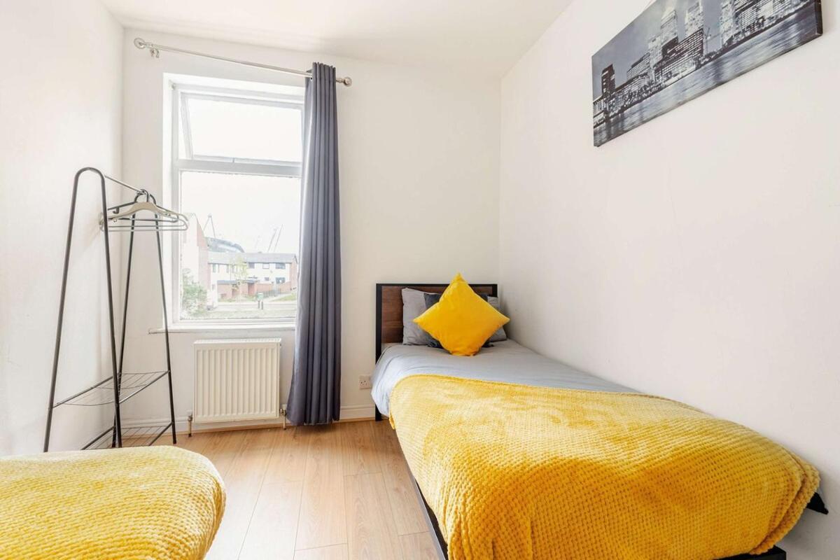 2 Min Walk Etihad Stadium & Coop Arena - 3Br, Free Parking Манчестер Екстер'єр фото