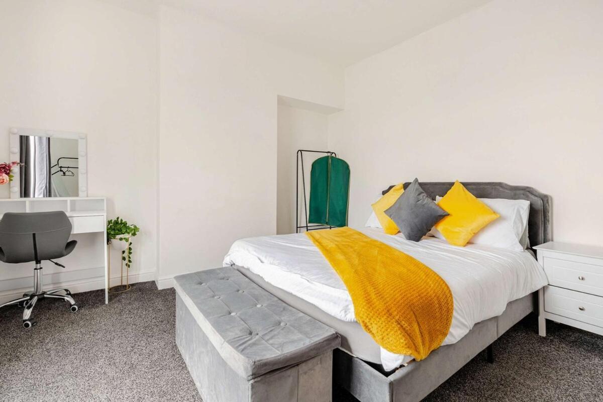 2 Min Walk Etihad Stadium & Coop Arena - 3Br, Free Parking Манчестер Екстер'єр фото