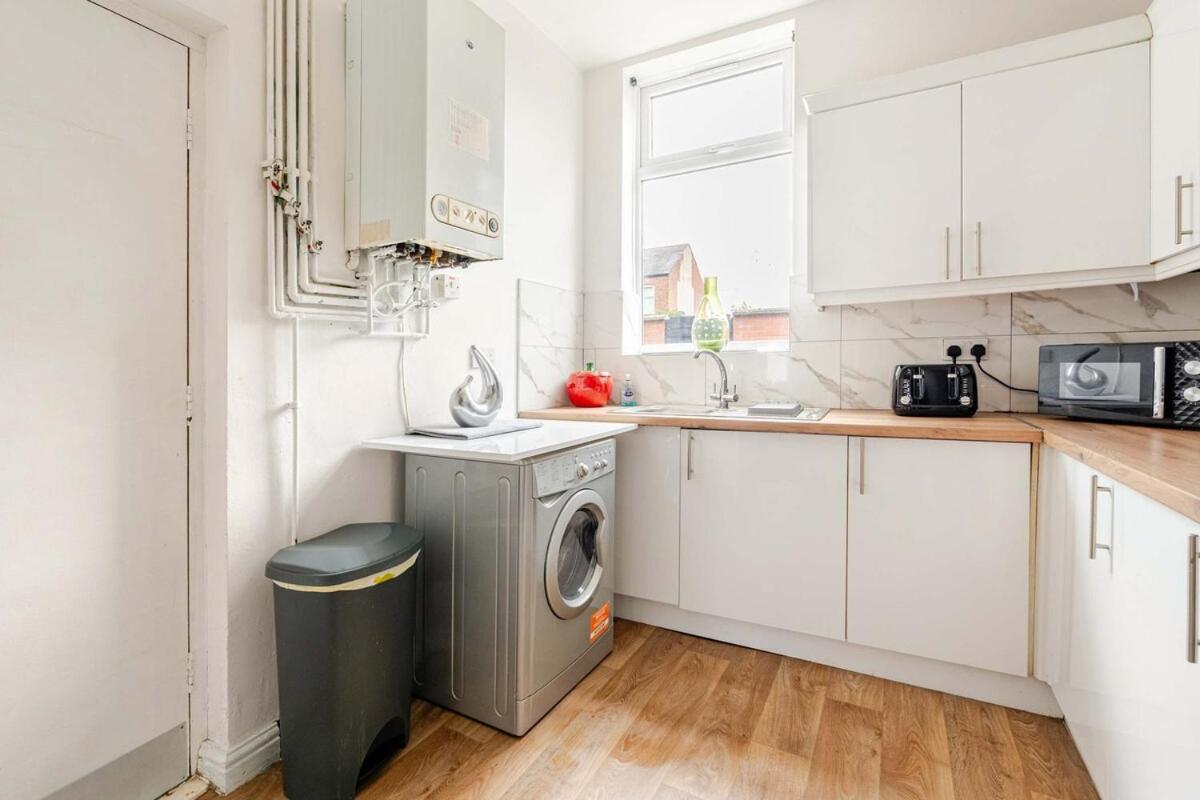 2 Min Walk Etihad Stadium & Coop Arena - 3Br, Free Parking Манчестер Екстер'єр фото