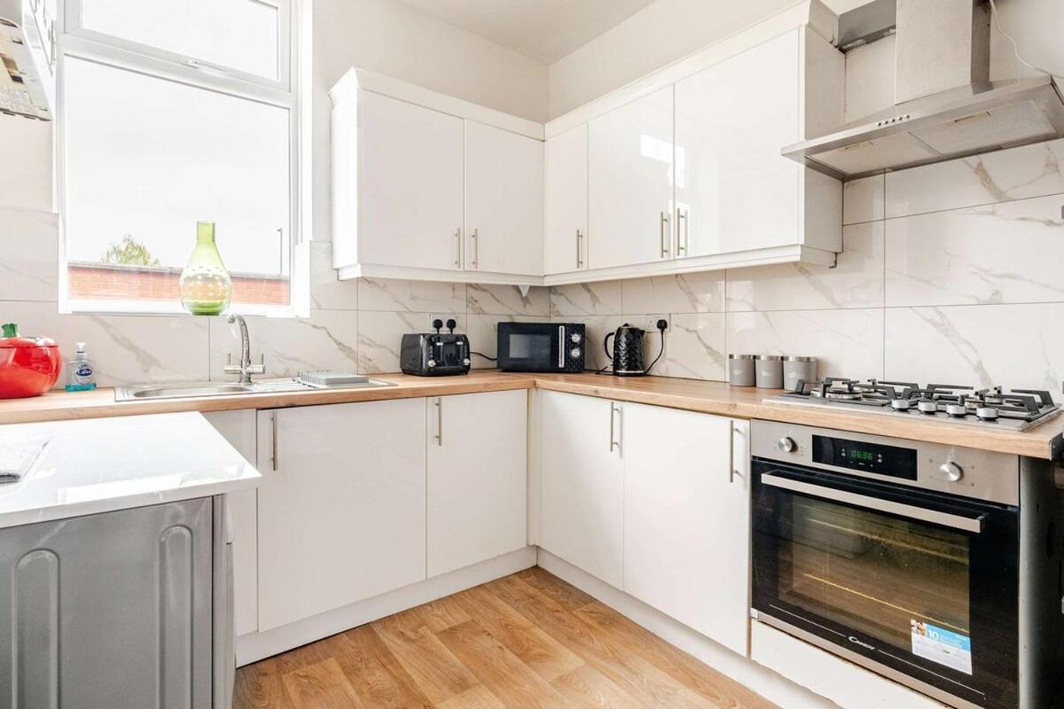 2 Min Walk Etihad Stadium & Coop Arena - 3Br, Free Parking Манчестер Екстер'єр фото